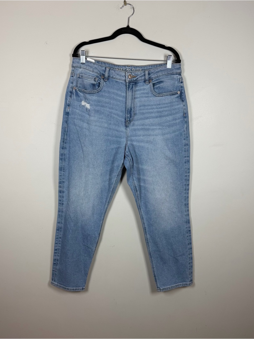 American Eagle Mom Jeans Light Wash Women’s Size 14 Short Distressed Stretch